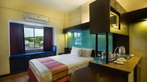Premium bedding, in-room safe, desk, laptop workspace