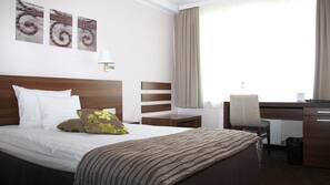 Minibar, in-room safe, desk, iron/ironing board