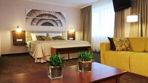Minibar, in-room safe, desk, iron/ironing board