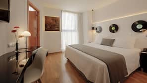 6 slaapkamers, een minibar, een kluis op de kamer, een bureau