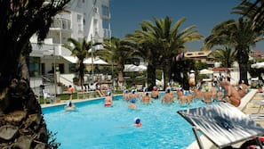Piscina all'aperto, cabine incluse nel prezzo, ombrelloni da piscina