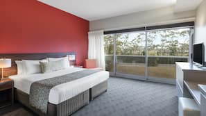Premium bedding, in-room safe, individually decorated