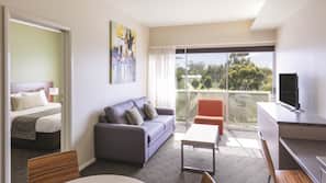 Premium bedding, in-room safe, individually decorated