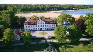 Skrivbord, barnsängar och gratis wi-fi