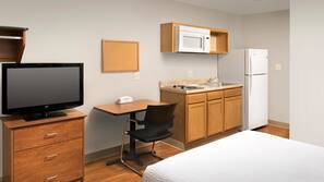 Desk, iron/ironing board, free WiFi, linens