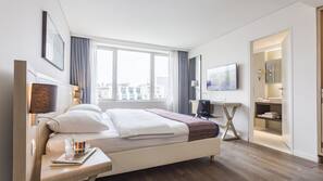Hypoallergeen beddengoed, een kluis op de kamer, een bureau