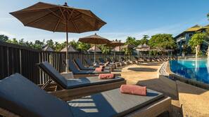 3 outdoor pools, pool umbrellas, pool loungers