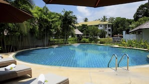 3 outdoor pools, pool umbrellas, pool loungers