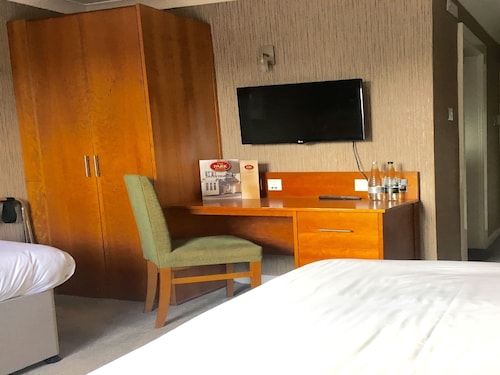 Hotels Near Aintree Racecourse 25 Ebookers Featured Hotels Near Aintree Racecourse The Park Hotel