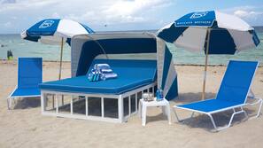 Beach nearby, sun-loungers, beach towels