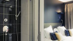Coffre-forts dans les chambres, bureau, rideaux occultants