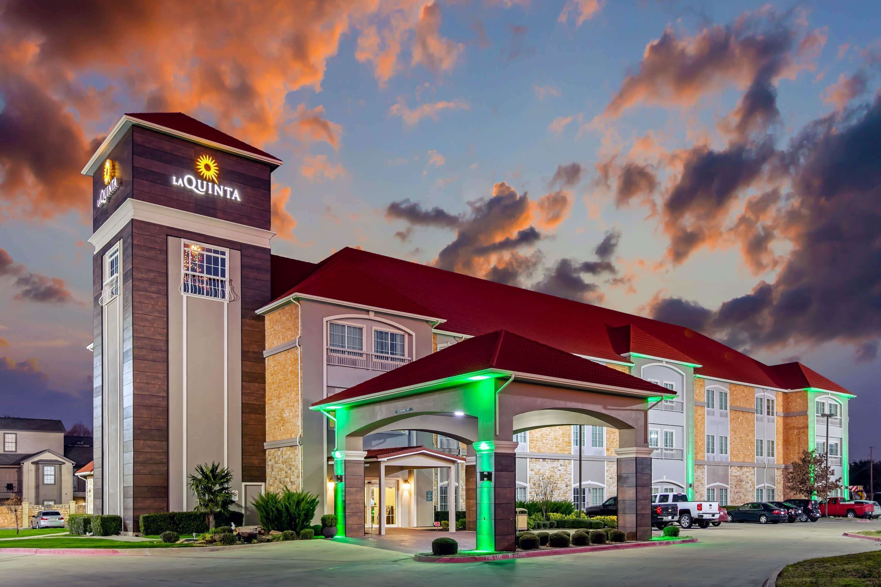 La Quinta Inn Suites By Wyndham Garland Harbor Point In Garland Tx Expedia