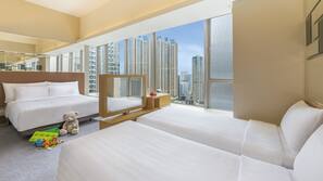 Hypo-allergenic bedding, minibar, in-room safe, desk