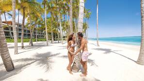 Private beach, white sand, sun loungers, beach towels