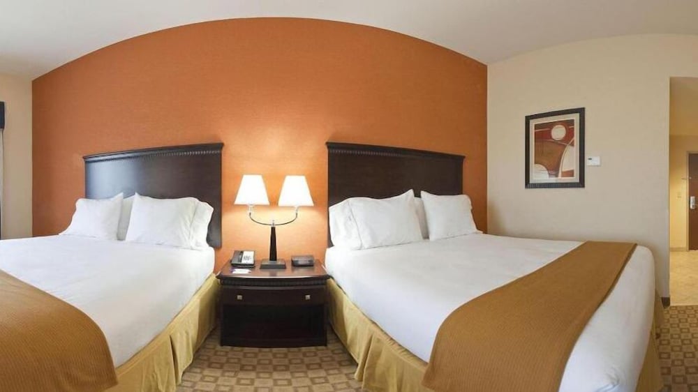 Room, Holiday Inn Express Hotel & Suites Talladega, an IHG Hotel