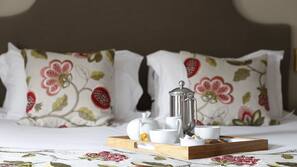 In-room safe, desk, iron/ironing board, free WiFi