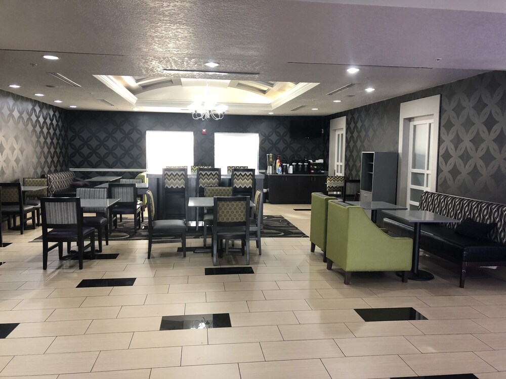 Breakfast area, La Quinta Inn & Suites by Wyndham Port Orange / Daytona