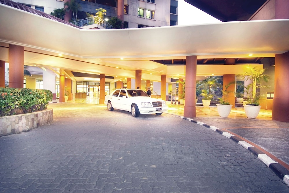 Grand Tropic Suites Hotel In Jakarta Indonesia Expedia - 