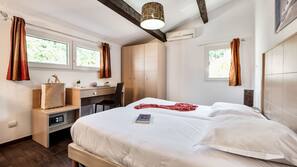 Ropa de cama de alta calidad, caja fuerte, escritorio y wifi gratis