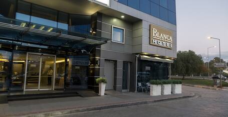 Mom Hotel 2021 Pictures Reviews Prices Deals Expedia Ca