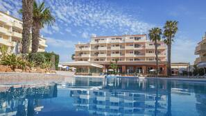 2 outdoor pools, pool umbrellas, pool loungers
