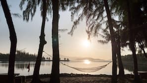 Private beach, sun-loungers, beach umbrellas, beach towels
