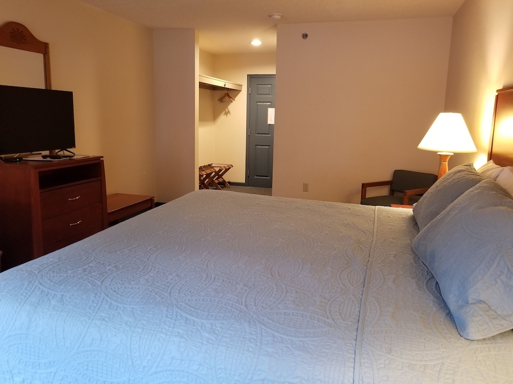 CountrySide Inn, Nappanee: $83 Room Prices & Reviews | Travelocity