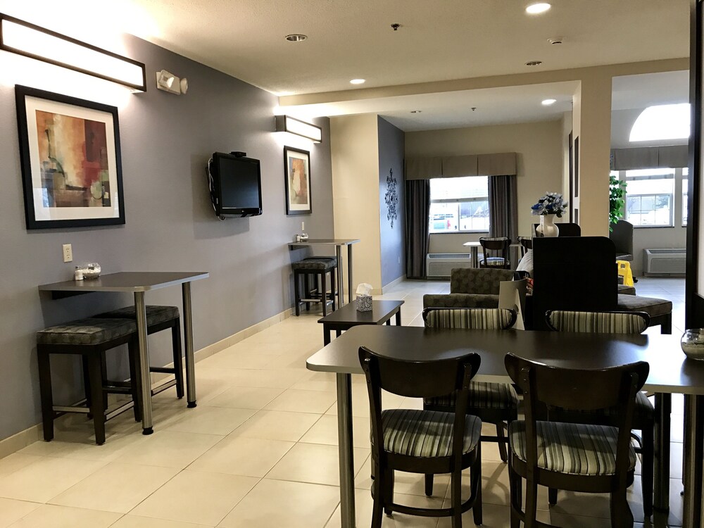 Breakfast area, Microtel Inn & Suites by Wyndham Elkhart