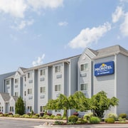 hotels in elkhart indiana with outdoor pool