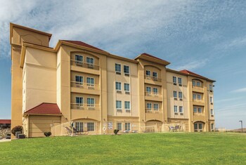 La Quinta Inn & Suites by Wyndham Fort Worth - Lake Worth