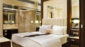 1 bedroom, Egyptian cotton sheets, premium bedding, pillow top beds