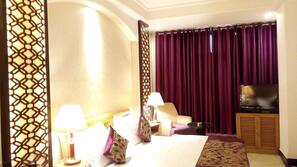 1 bedroom, Egyptian cotton sheets, premium bedding, pillow top beds