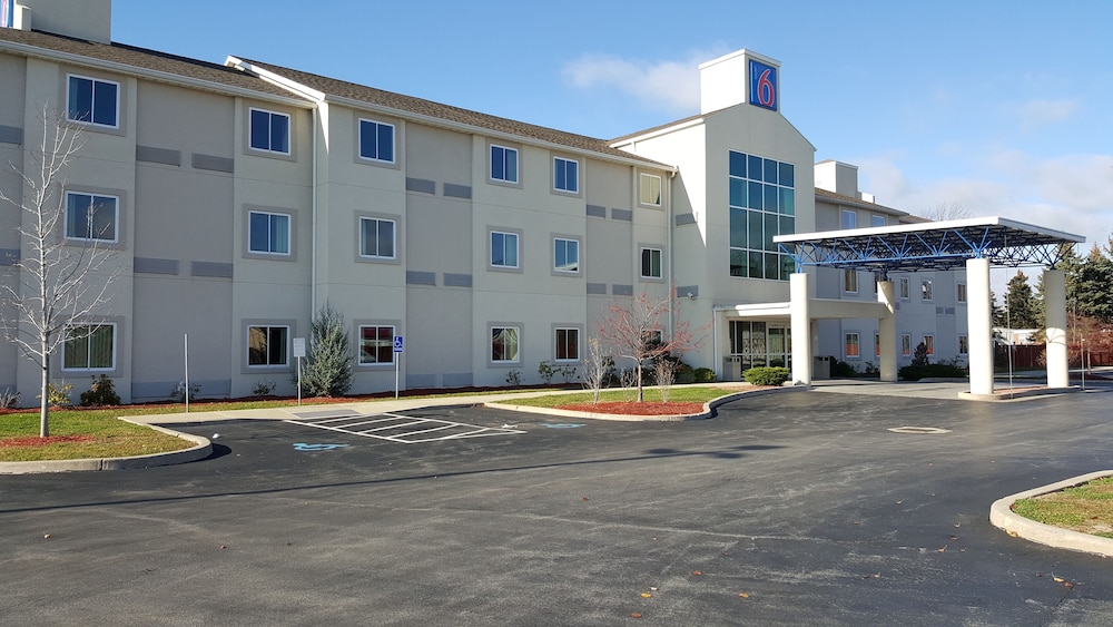 SureStay Plus Hotel by Best Western Niagara Falls East in Niagara Falls