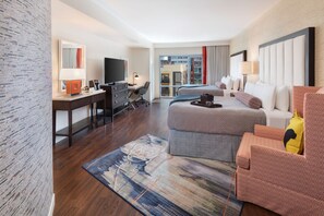 Premium bedding, in-room safe, desk, laptop workspace