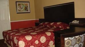Desk, laptop workspace, iron/ironing board, free WiFi