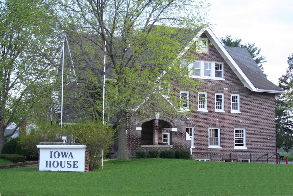 Iowa House Historic Inn near Campus in Ames, United States