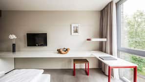 Allergikerbettwaren, Minibar, Zimmersafe, Schreibtisch