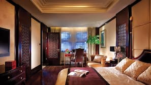 Hochwertige Bettwaren, Daunenbettdecken, Select-Comfort-Betten, Minibar