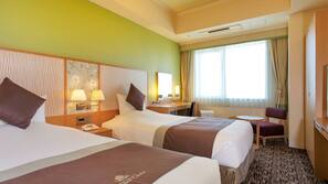 Premium bedding, down duvet, blackout curtains, soundproofing