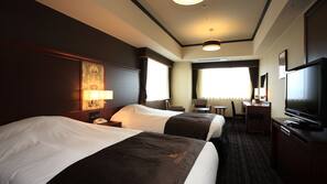 Premium bedding, down duvet, blackout curtains, soundproofing