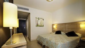 Desk, free WiFi, linens