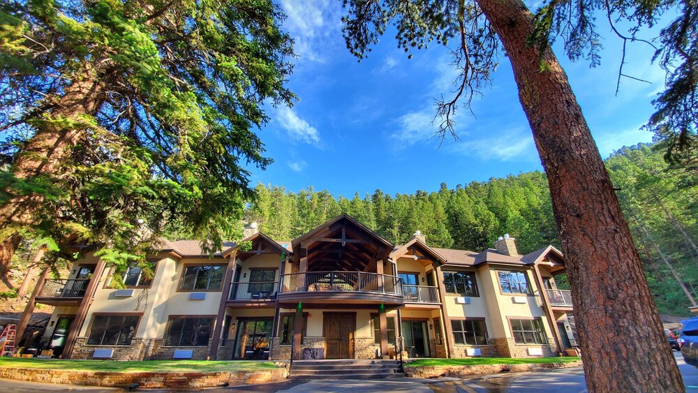 Inn on Fall River & Fall River Cabins in Estes Park Best Rates