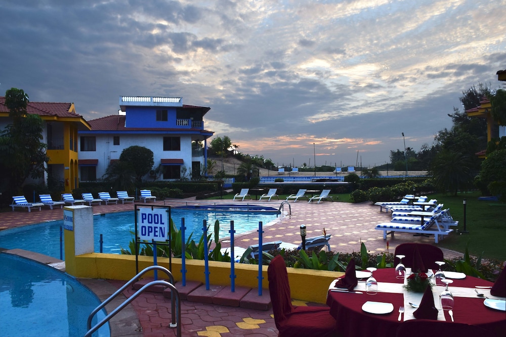 baywatch resort deals