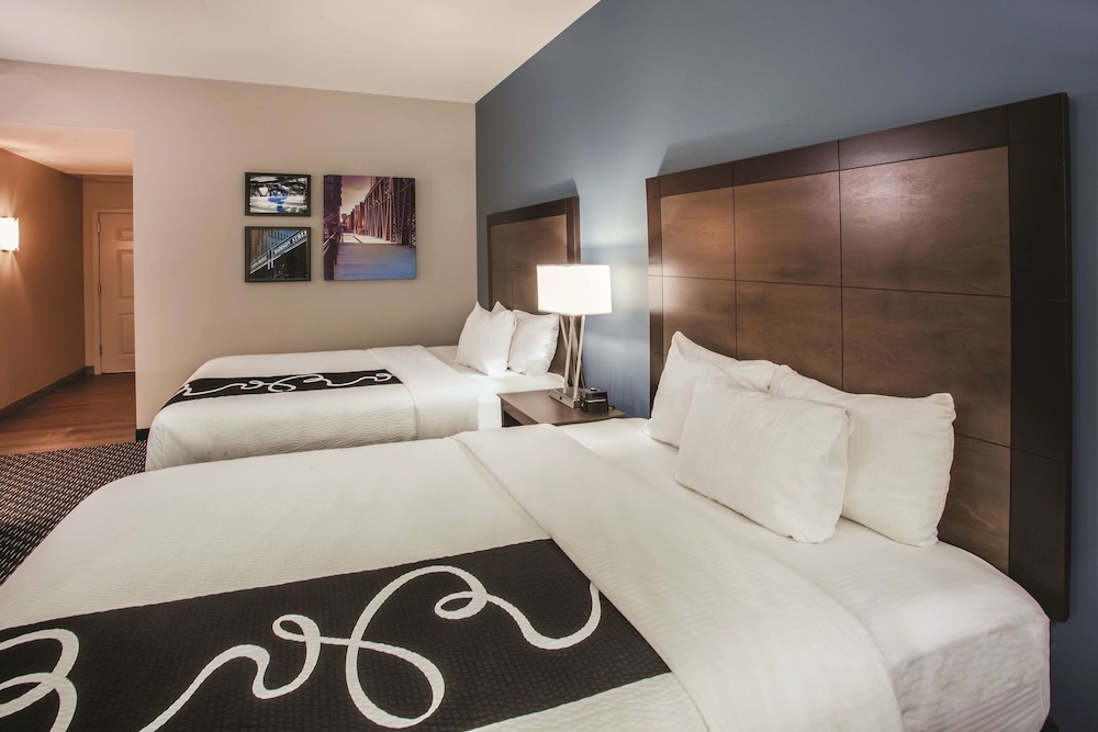 Quinta Inn Suites Wyndham Chicago Downtown  2019 Room Prices
