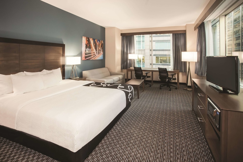 La Quinta Inn Suites By Wyndham Chicago Downtown In Chicago