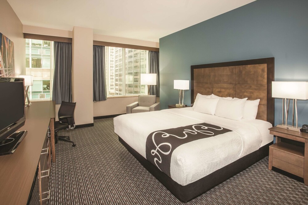 Quinta Inn Suites Wyndham Chicago Downtown  2019 Room Prices