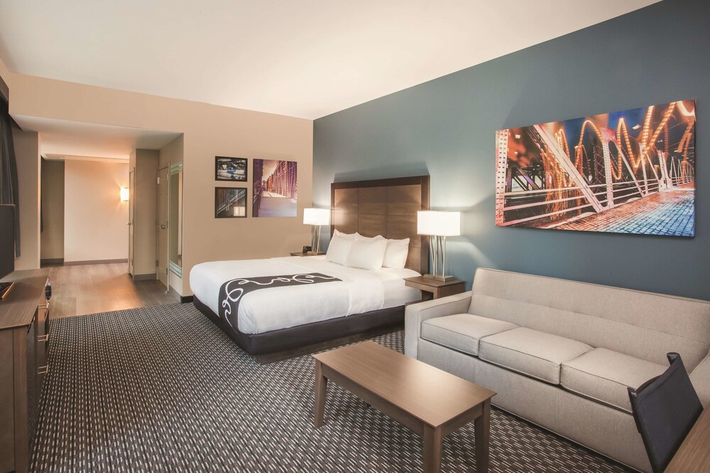 Quinta Inn Suites Wyndham Chicago Downtown  2019 Room Prices