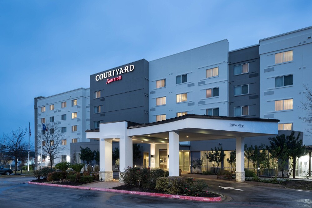 Courtyard By Marriott Austin Northparmer Lane In Austin Hotel Rates Reviews On Orbitz