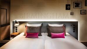 1 bedroom, hypo-allergenic bedding, desk, laptop workspace