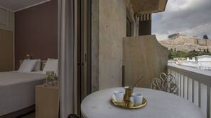 Una cassaforte in camera, una scrivania, tende oscuranti, Wi-Fi gratuito